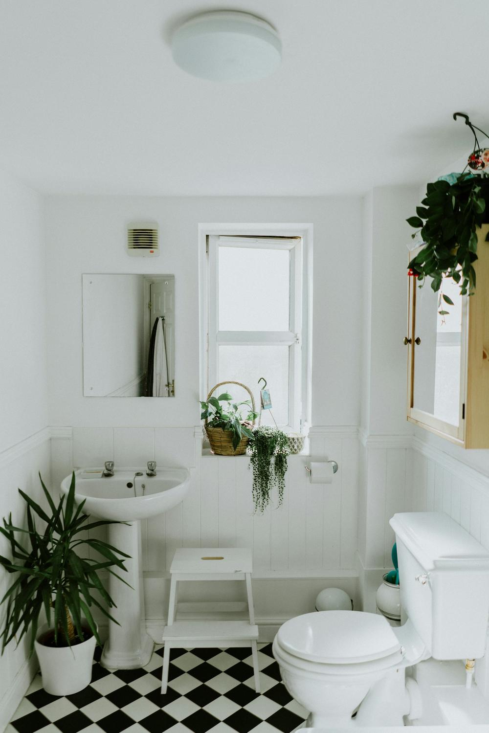 Venice guest bath: Checkerboard tile, vintage fixtures · 4 weeks