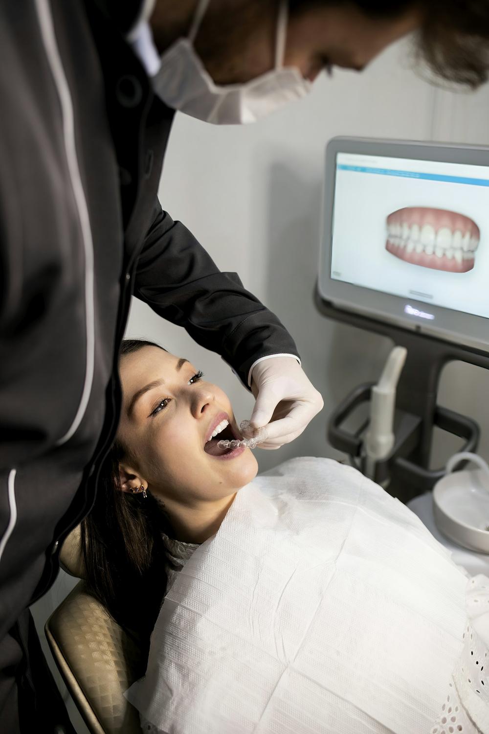 Digital intraoral scan in progress, no messy impressions